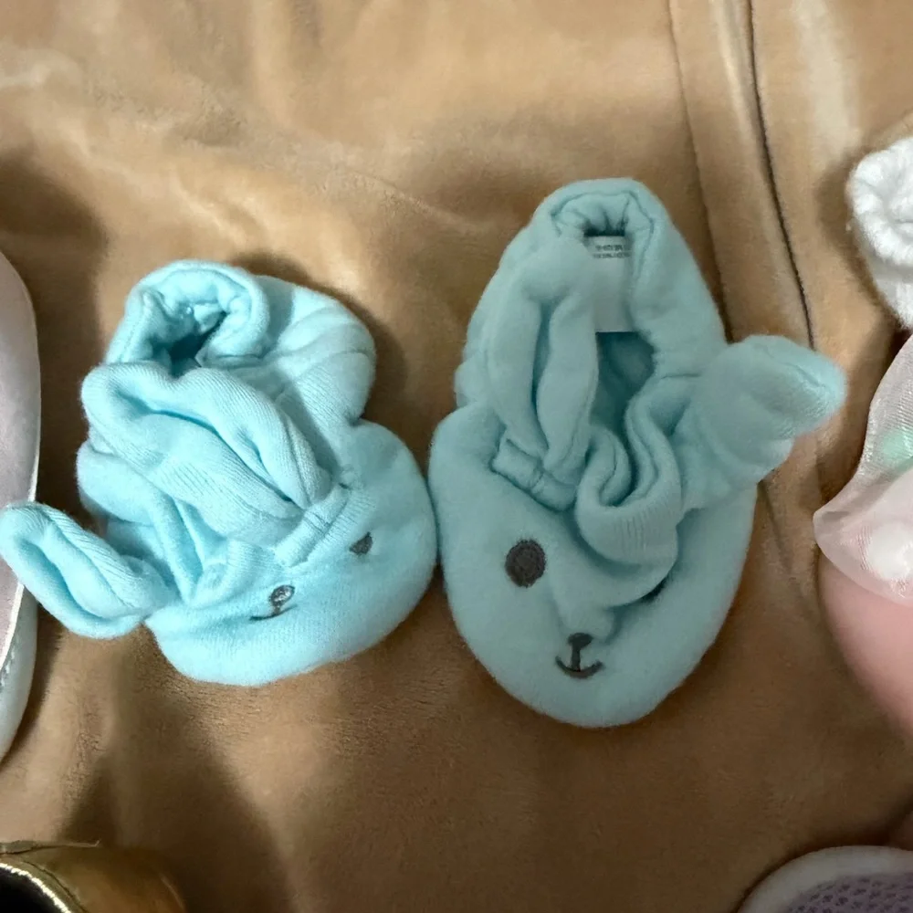 Baby Girl Lot of Shoes & Plush Giraffe Size 0-3